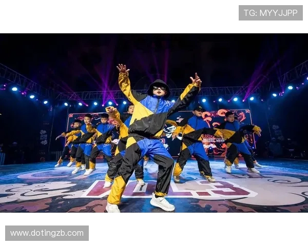 武汉街舞队的力量揭秘：街舞巨献展现青春热血与无限创意