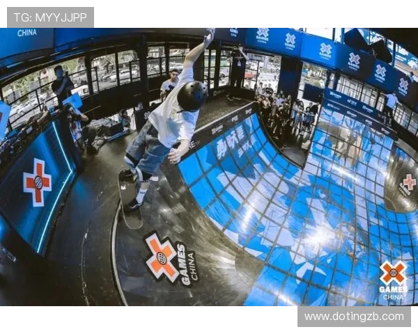 重庆滑板队的默契配合与精彩表演揭秘滑板文化的魅力与团队精神